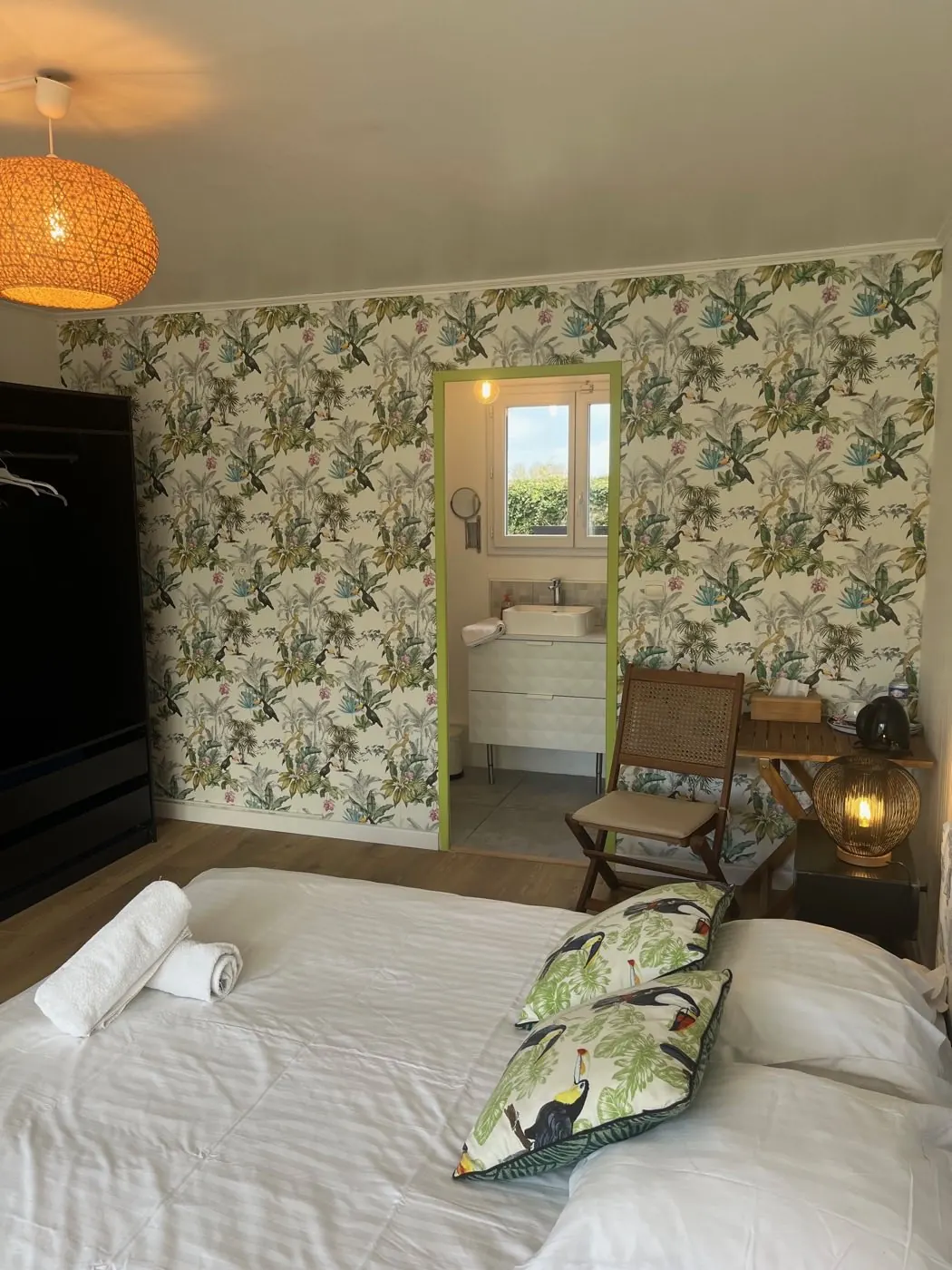 Chambre jungle avec vue du Manoir de la Houlette — week-end romantique en Normandie