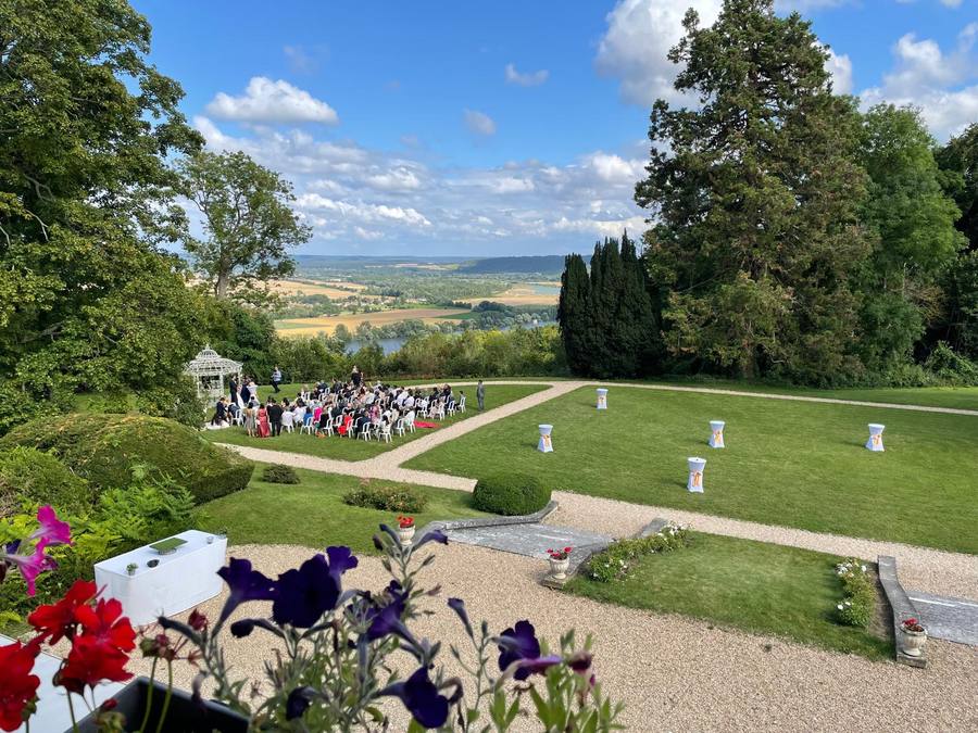 Cérémonie mariage en plein air parc Manoir de la Houlette vue Seine Normandie
